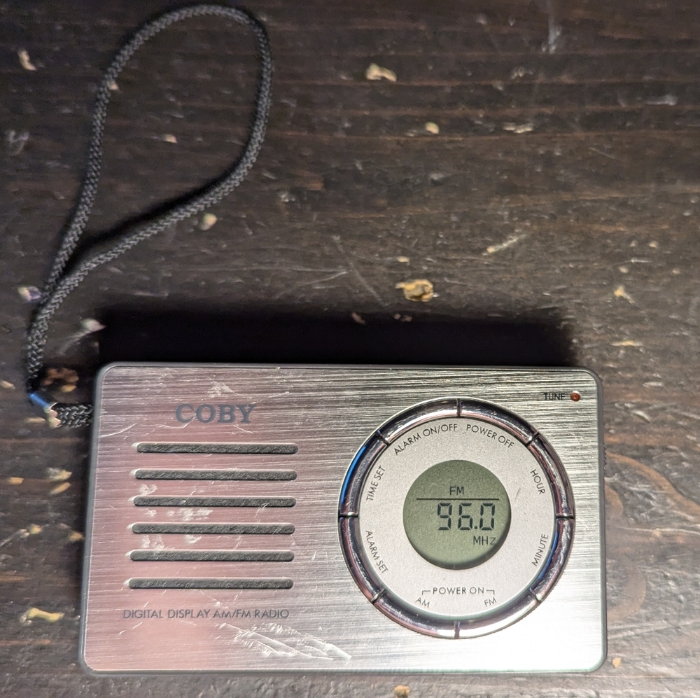 Coby CX 50 Portable Radio AM/FM Battery Operated 2 AAA Batteries TESTED WORKS